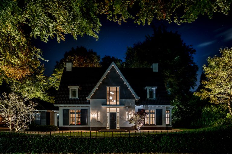 Over ons, over onze visie en onze werkwijze. Hier leest u meer informatie over lichtarchitect Lars Mallant en Rainforest Lighting.