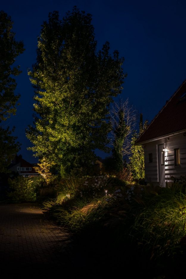 projecten buitenverlichting tuinlichtplan tuinverlichtingsplan buitenverlichting tuinarchitectuur rainforestlighting tuinverlichting regenwoud