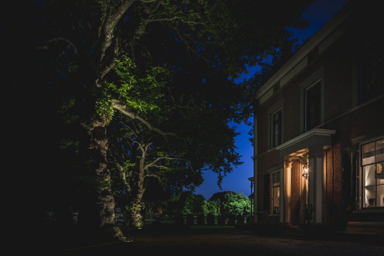 Uw landgoed in een ander daglicht door Lars Mallant van Rainforest Lighting. Lees in zijn blog hoe hij uw tuin in een ander daglicht zet.